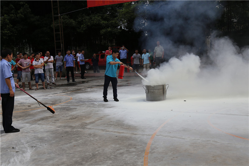 2017 Oshujian staff participate in training of fire drill(图4)