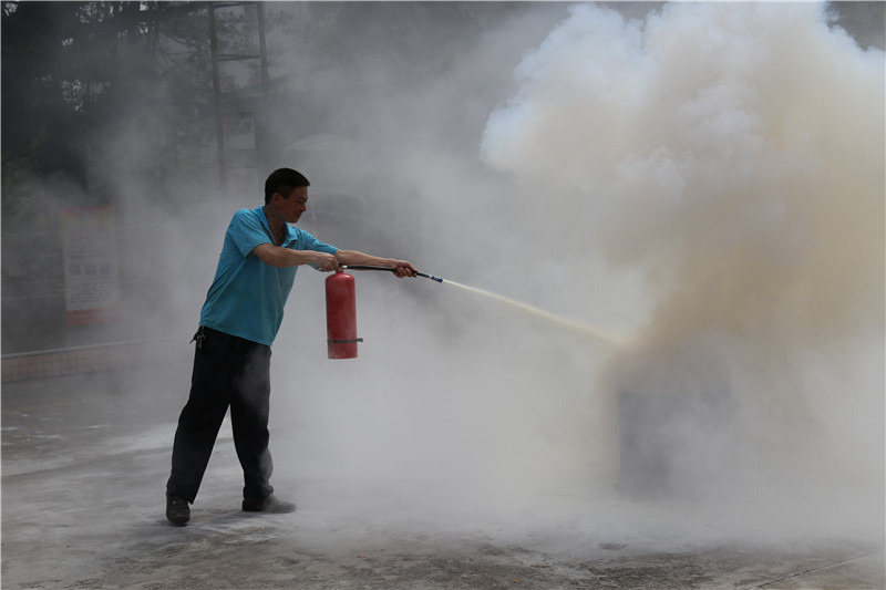 2017 Oshujian staff participate in training of fire drill(图3)