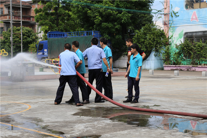 2017 Oshujian staff participate in training of fire drill(图2)