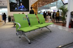 Can the airport chair provide mobile phone charging?